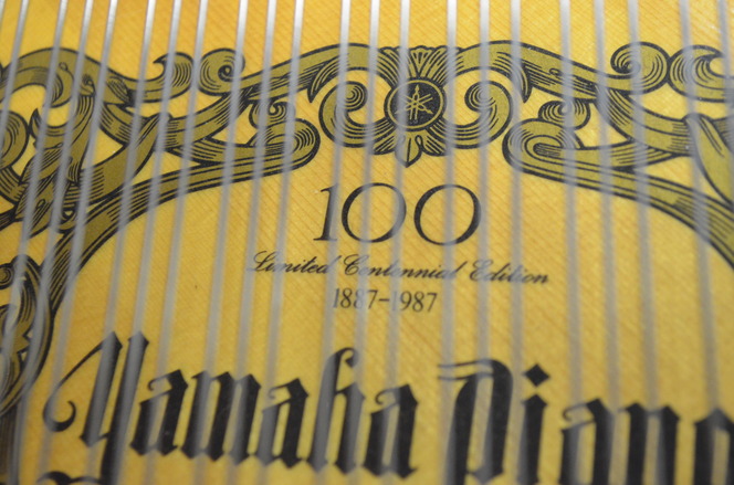 Yamaha 100周年記念プレート 1887-1987 1987 Yamaha C3E Limited Edition grand piano